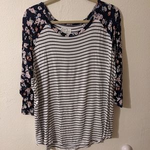 Women's Plus Size 1 Maurices Black & White Striped Long Tee with Floral Sleeves